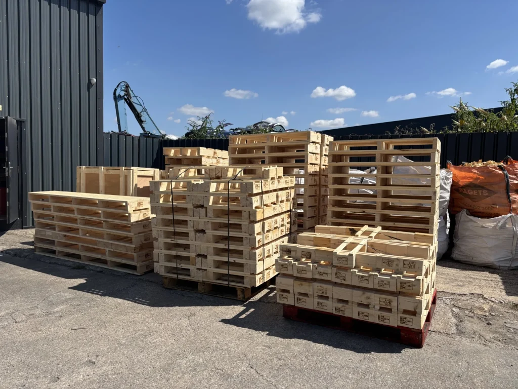 Crates and pallets at the workshop